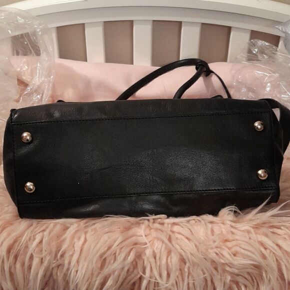 AUTHENTIC MICHAEL KORS BLACK LEATHER GOLD HARDWARE LOCK & KEY CHAIN SATCHEL BAG - Picture 6 of 17